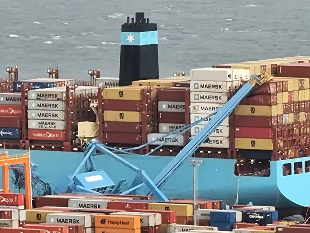 Olujno nevrijeme zahvatilo je Rijeku: Vjetar srušio dizalicu na brod!