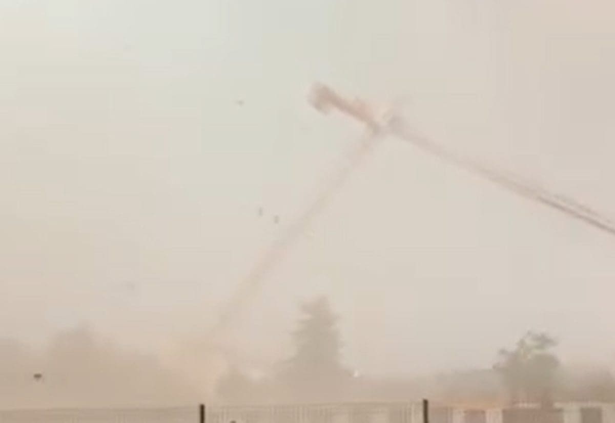 Pogledajte kako vjetar u Zagrebu ruši veliku dizalicu