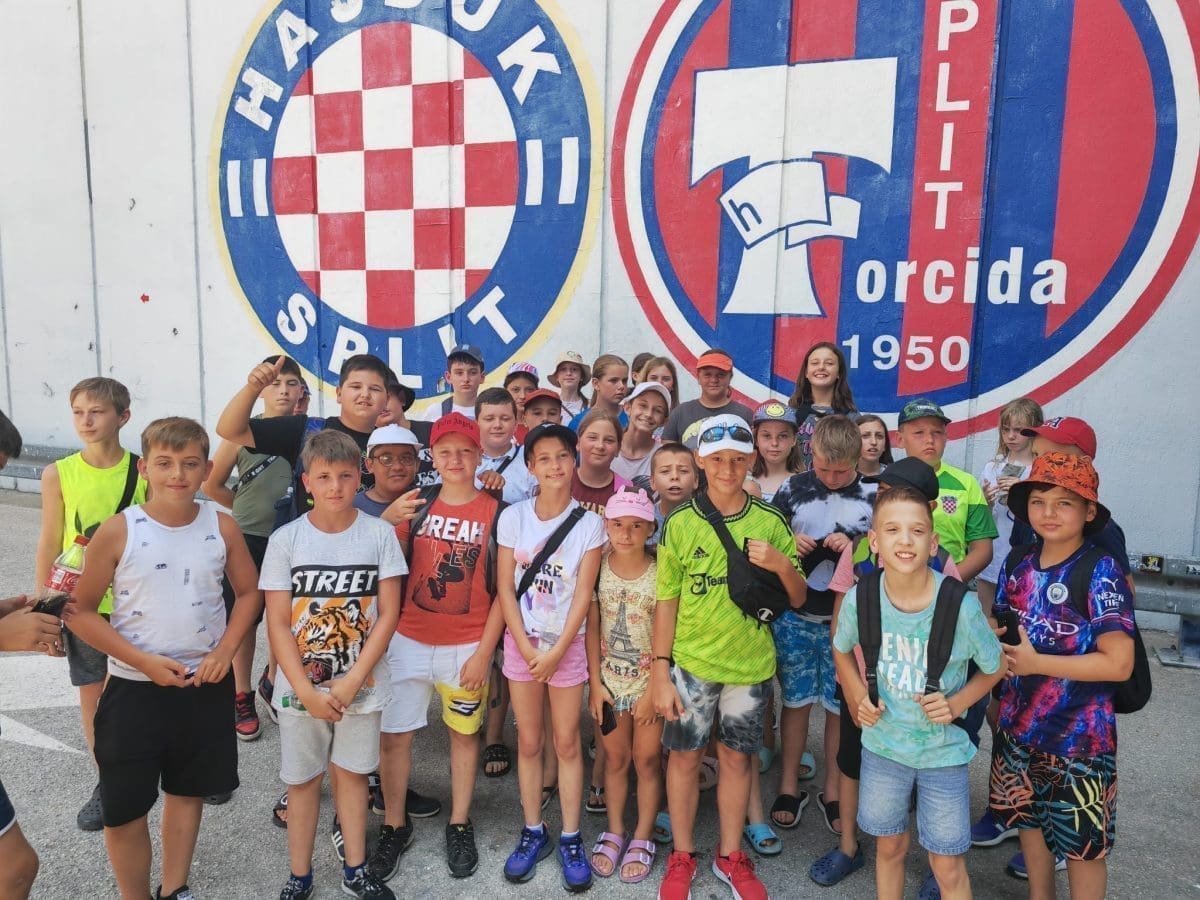 DJECA S POTRESOM POGOĐENIH PODRUČJA NA LJETOVANJU U SPLITU "Bili smo na stadionu Hajduka, na kupanju na Bačvicama, baš je lijepo"