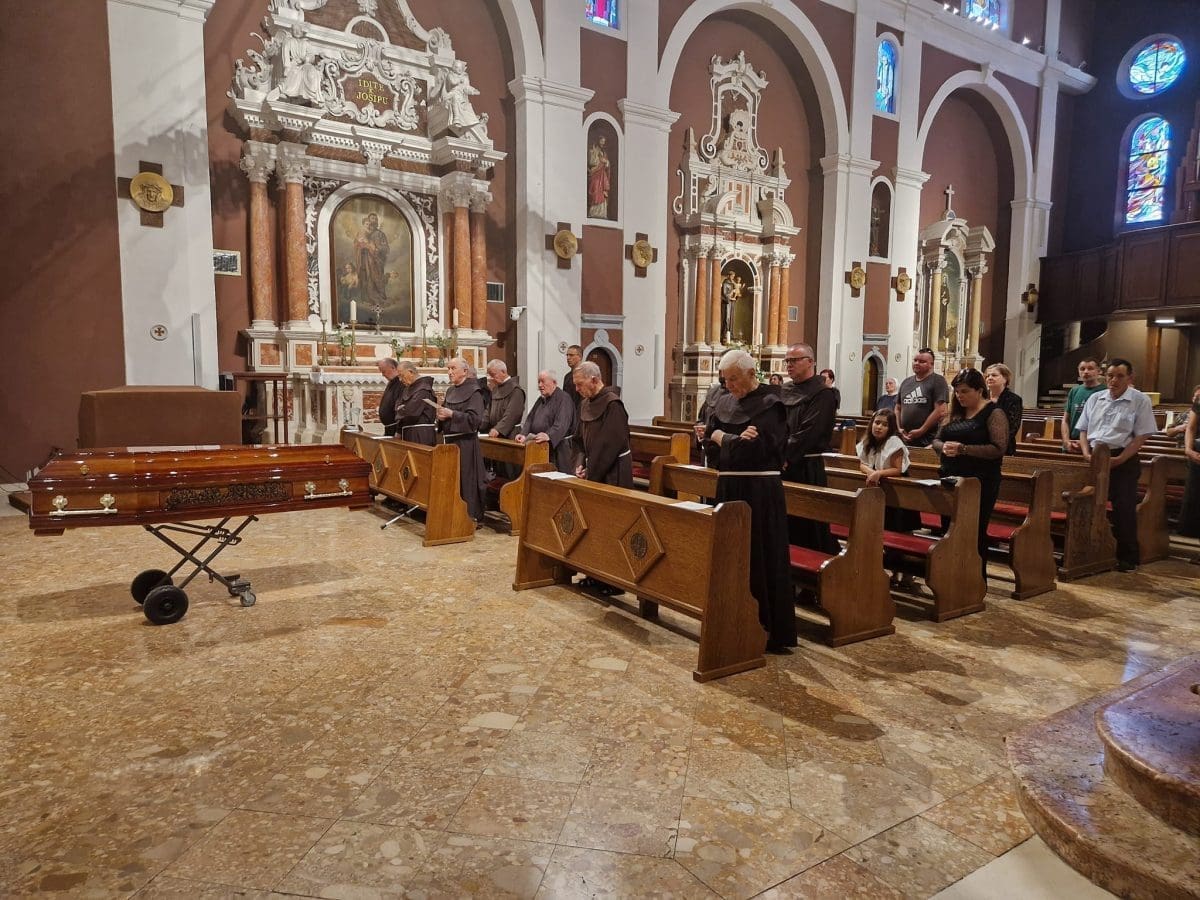 TUGA U DALMACIJI Preminuo je fra Stjepan Poljak!