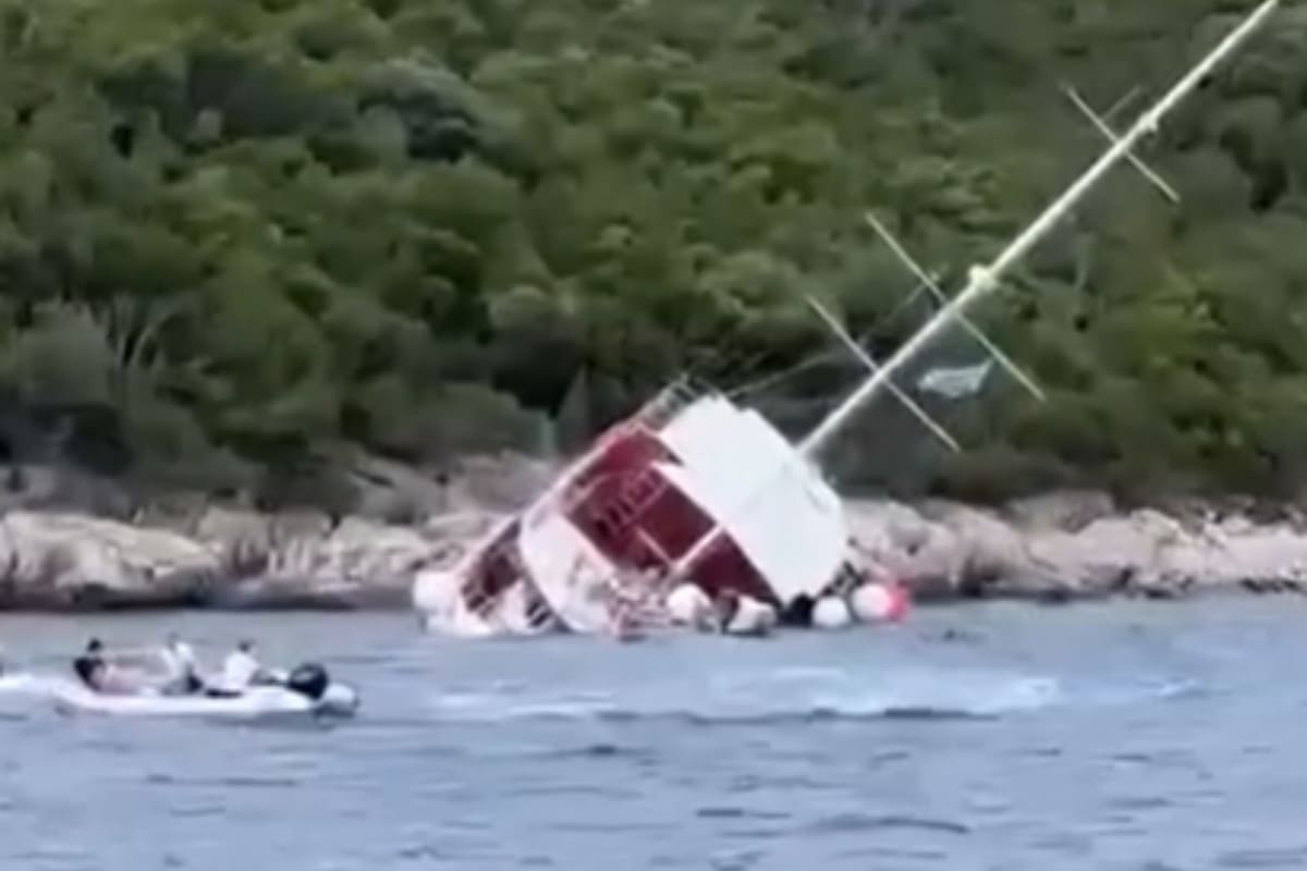 HAVARIJA NA JADRANU Potonuo turistički brod na Šipanu, svi putnici su spašeni