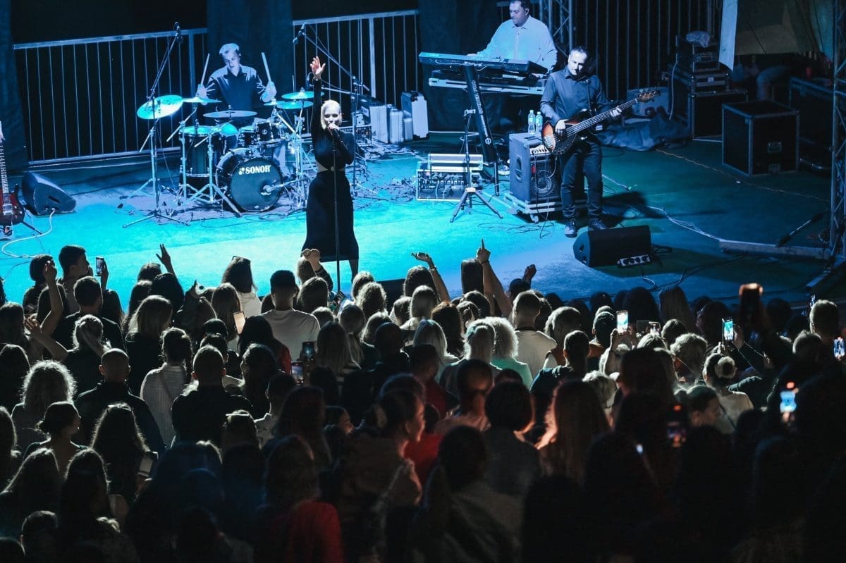 Atraktivna splitska pjevačica koncertom najavila spektakularno ljeto u kraljevskom gradu, večeras stiže i Bebek