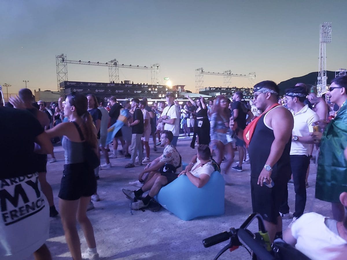 DRUGA VEČER ULTRE Ekipa donijela kauč na napuhavanje: "Oni su vam iz Crne Gore"