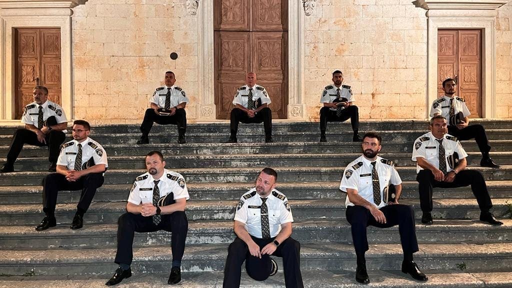 Policijska klapa izdala pjesmu koju je njihov član napisao prije 35 godina, kada je bio tajno zaljubljen