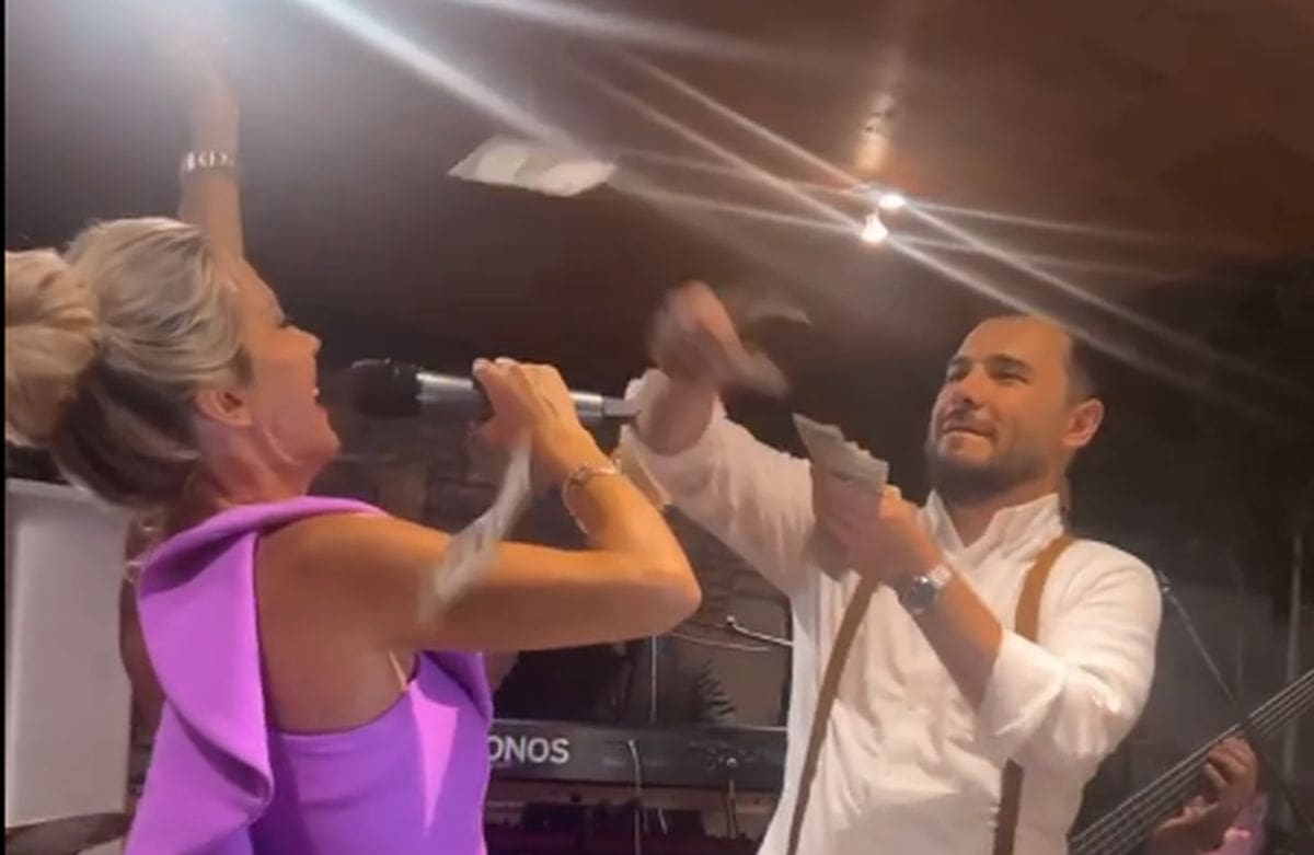 KRALJICA SVADBI OVO JE PROPUSTILA Dok svi gledaju kuma kako 'baca keš', Maja Šuput primijetila je jedan detalj