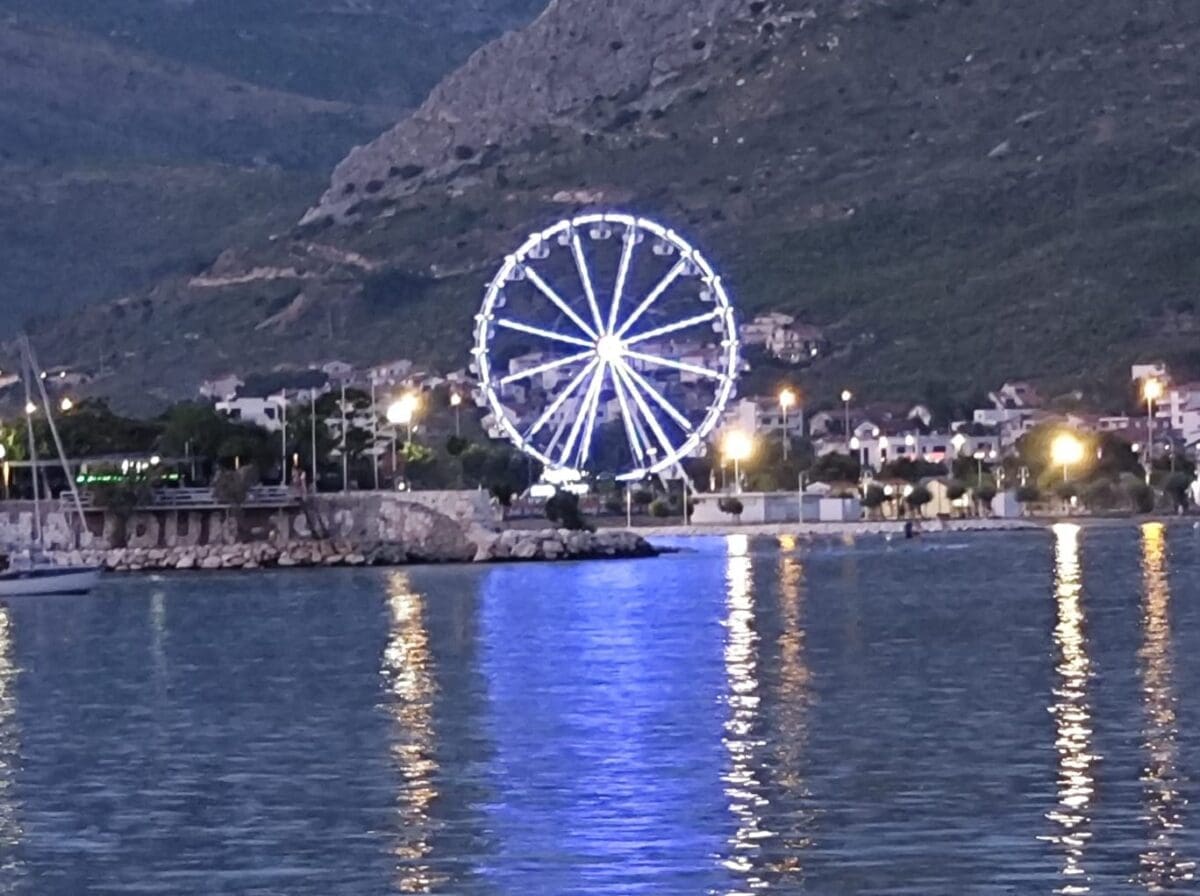 PANORAMSKI KOTAČ ZASVIJETLIO Svi ga žele probati: "Vidit ćemo dokle seže gužva u Podstrani"