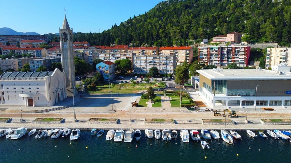 Britanci tvrde: Ovaj dalmatinski grad je najružniji na Jadranu. "Nije mjesto na kojem biste se željeli zadržati"