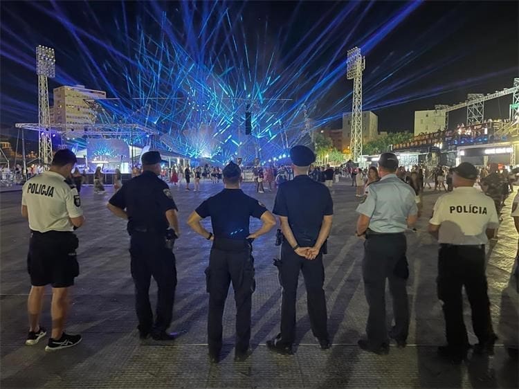 policija turisti ljeto 1 