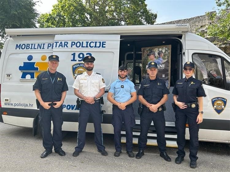 policija turisti ljeto 4 