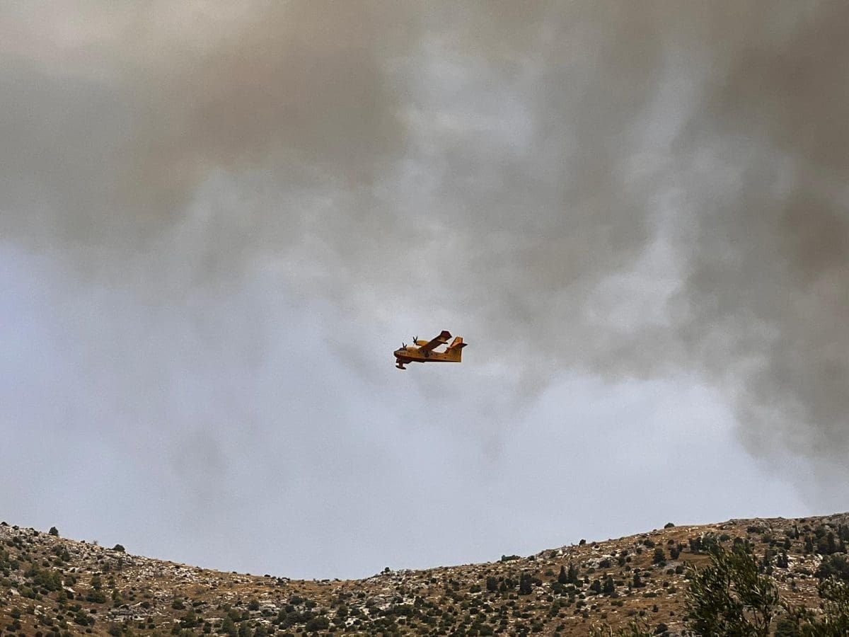 NEMA MIRA NA PODRUČJU GREBAŠTICE Vatrogascima u pomoć stižu i dronovi: "Mogu otkriti uzroke požara"