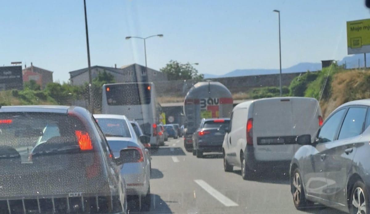 A ŠTO NAS TEK ČEKA? Kolaps: Ogromne gužve na ulazu u Split. Ako ne morate ne idite u grad!
