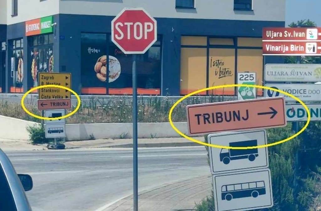 VOZAČI ZBUNJENI Prometni znak u Vodicama: Svi putevi vode u Tribunj
