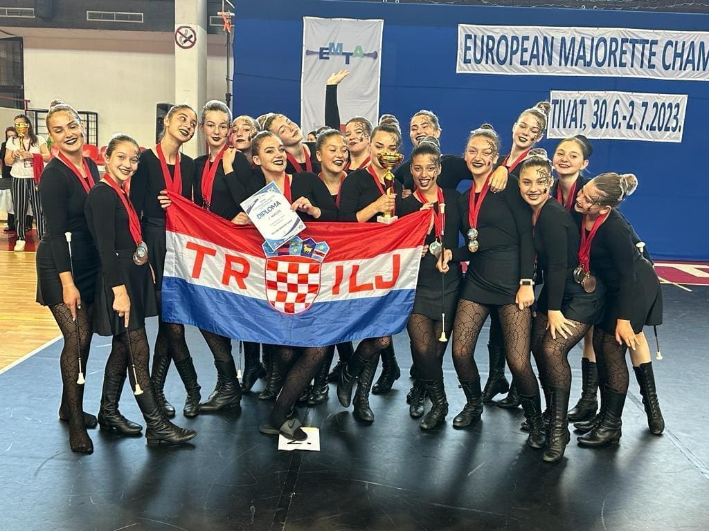 triljske mazoretkinje 4 