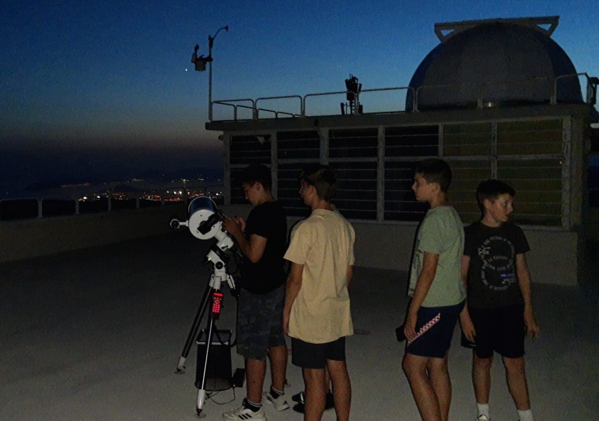 U Zvjezdanom selu Mosor večeri su rezervirane za gledanje neba