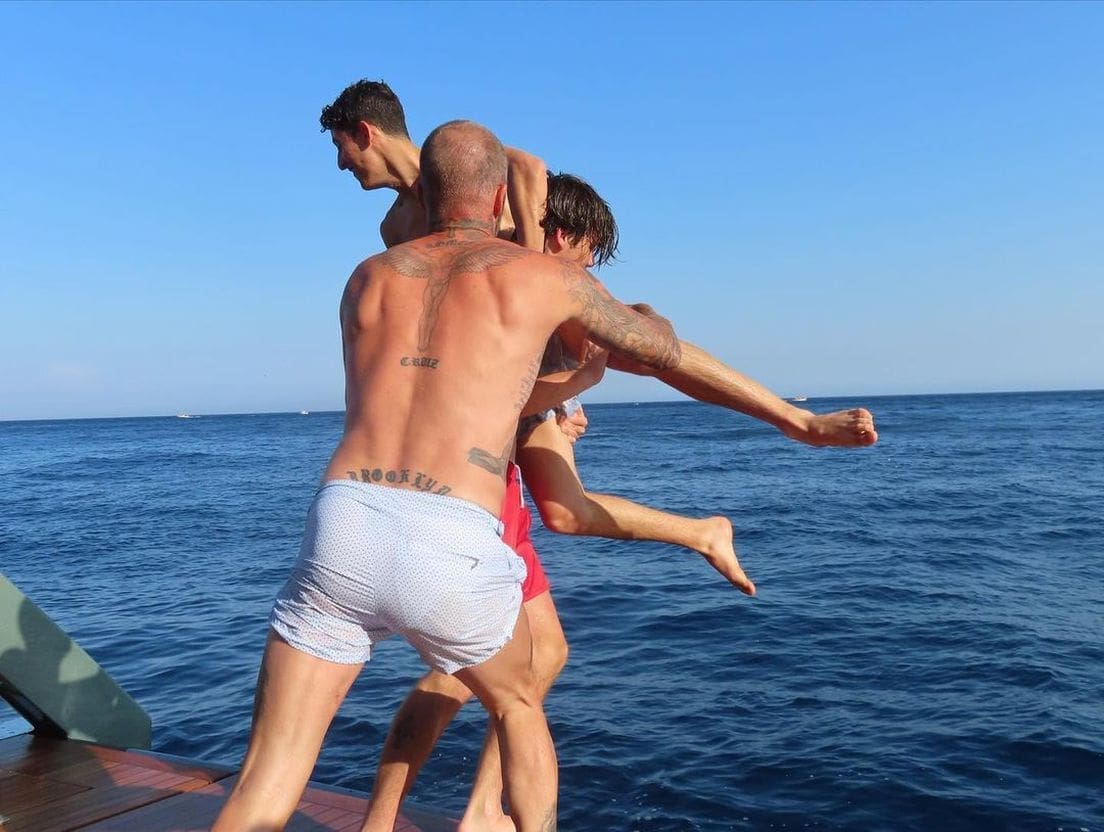 BECKHEMOVI LJETUJU NA DALMATINSKOM OTOKU Pogledajte kako se otac i sin zabavljaju