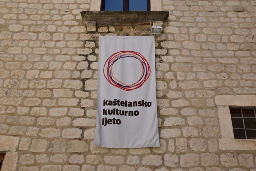 BOGATI PROGRAM NA KAŠTELANSKOM KULTURNOM LJETU Provjerite zanimljive koncerte i predstave ovog tjedna