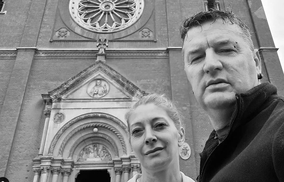 TEŽAK ŽIVOT PREMINULE ZVIJEZDE "VEČERE ZA 5 NA SELU" Otac mu je također poginuo na motoru, majka ga je ostavila na brigu baki