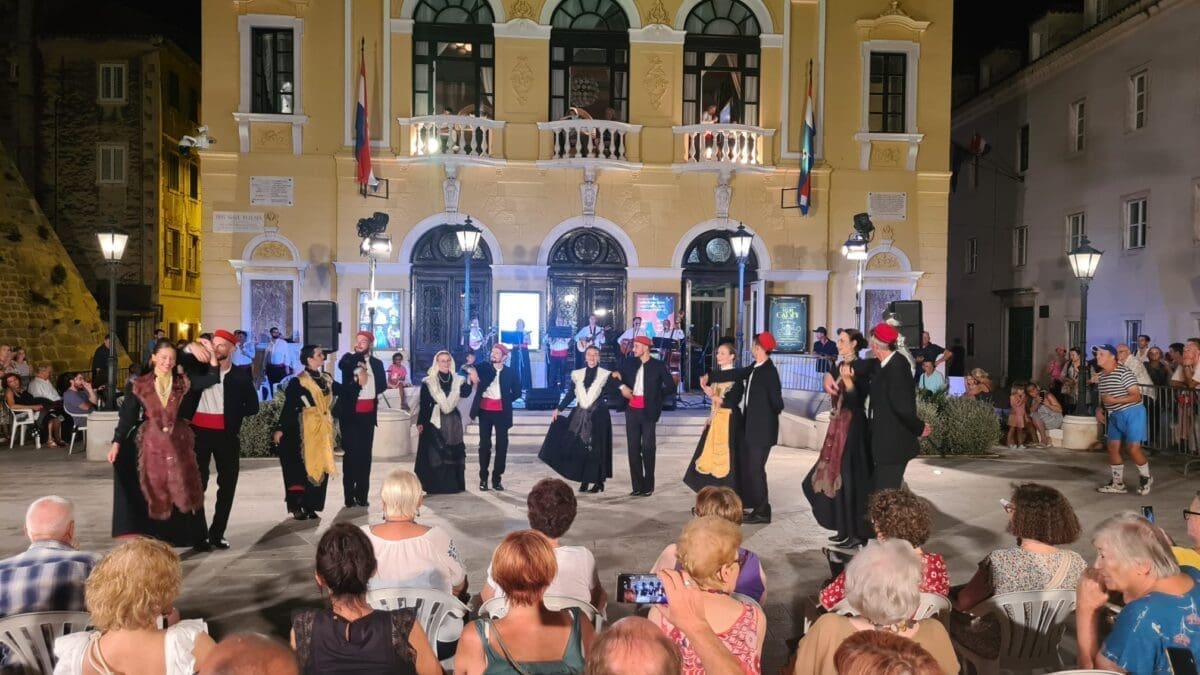 Ta divna splitska noć uz KUD Filip Dević