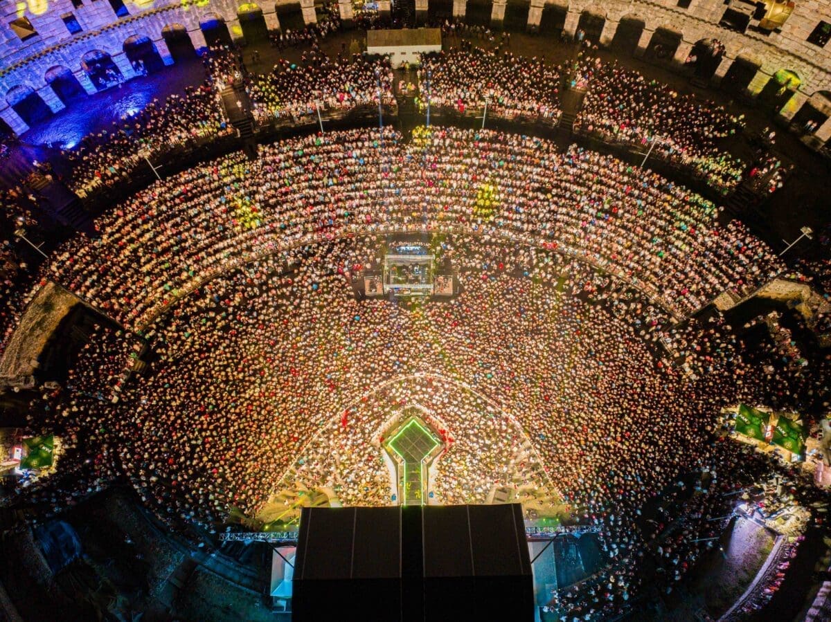 (FOTO) ČAROBNA NOĆ Dino Merlin velikim spektaklom pokazao zašto je ovo bio najiščekivaniji koncert na Jadranu