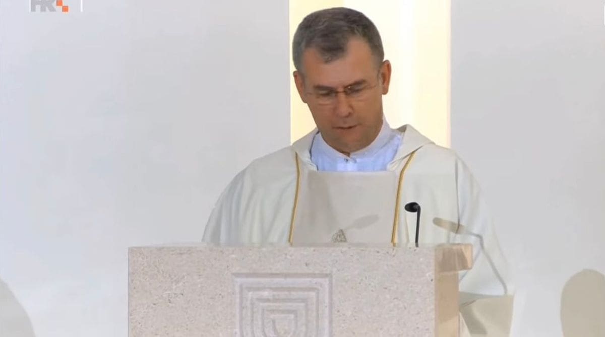 CRKVA ZANIJEMILA Kninski župnik očitao 'lekciju': 'Nije lijepo ovo što se događa, molim da se prekine ovakva praksa'