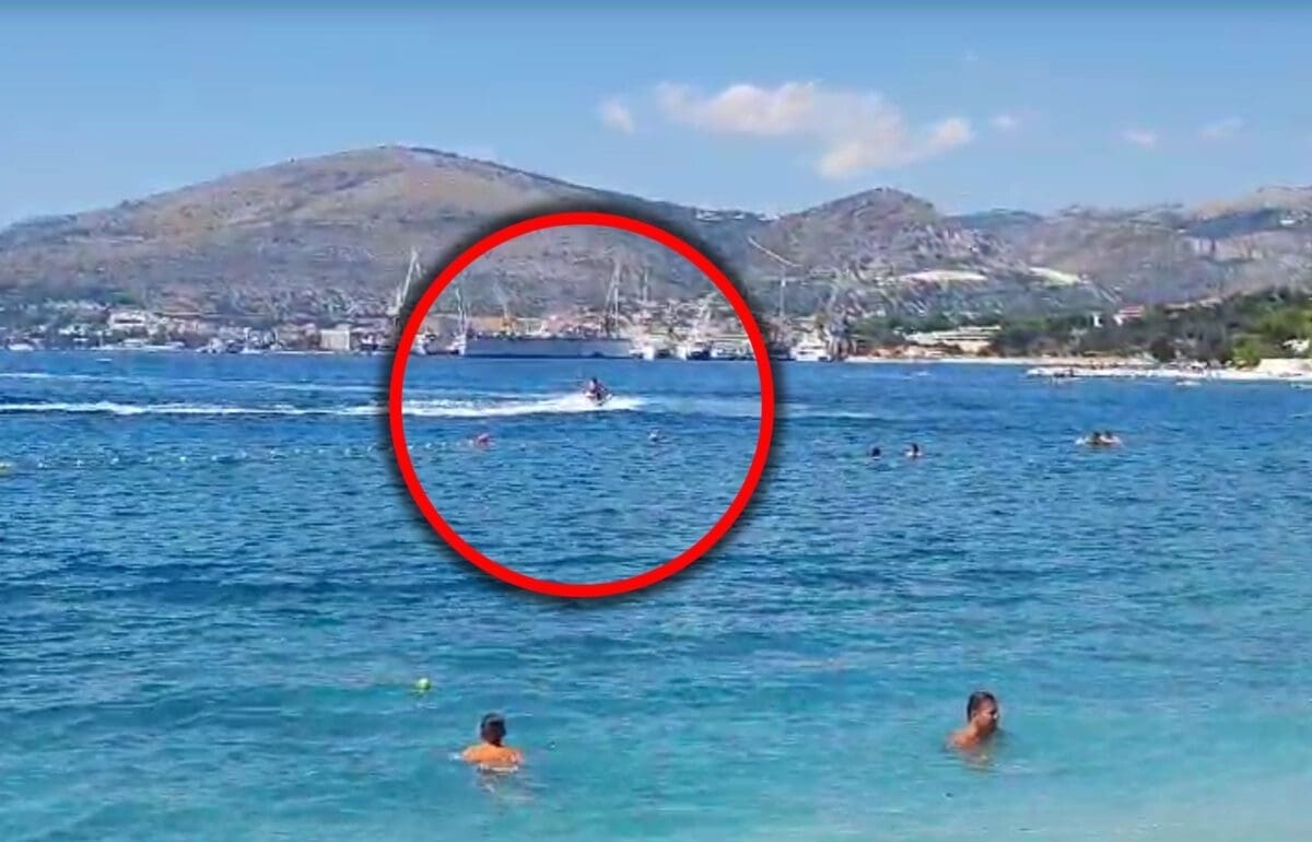 VIDEO Jet skijem jurio u blizini obale, ovako izgleda kada ne mariš za sigurnost kupača i ronioca