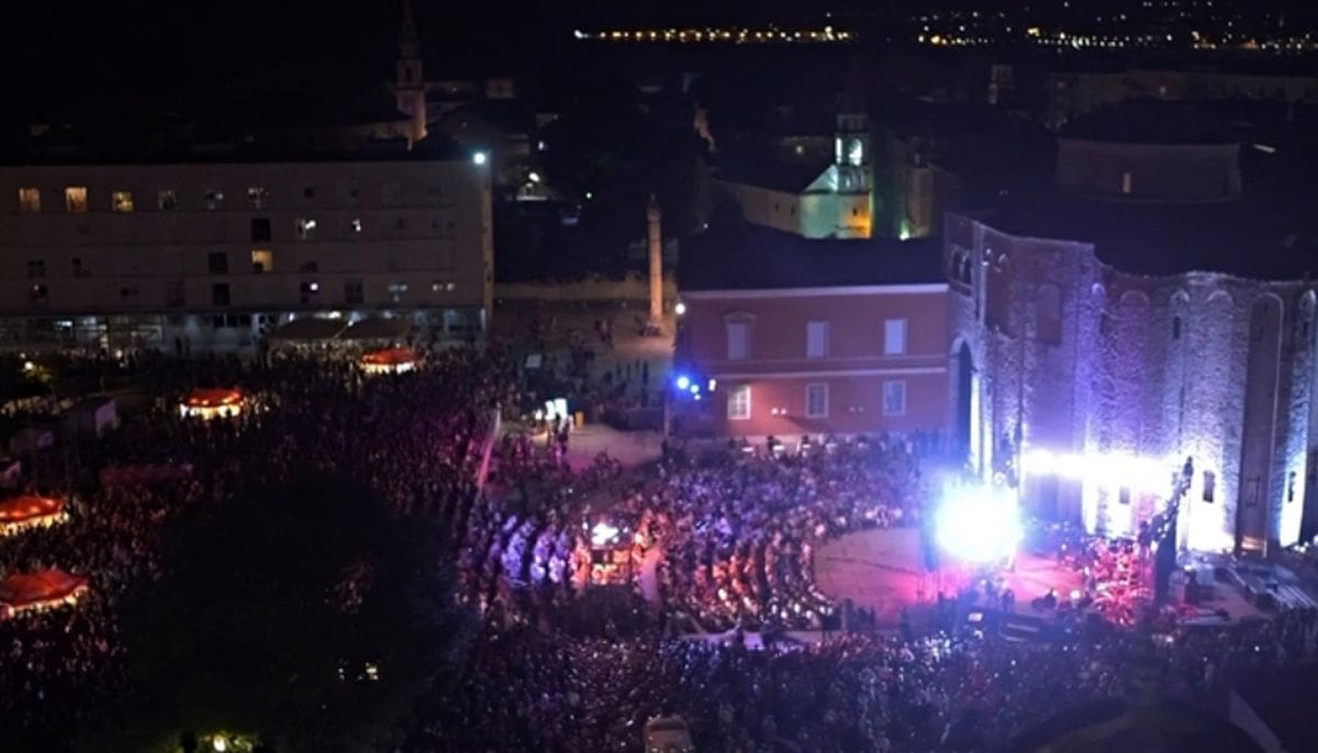 Veliki koncert u čast Tomislavu Ivčiću: Ovako večeras izgleda Zadar iz zraka
