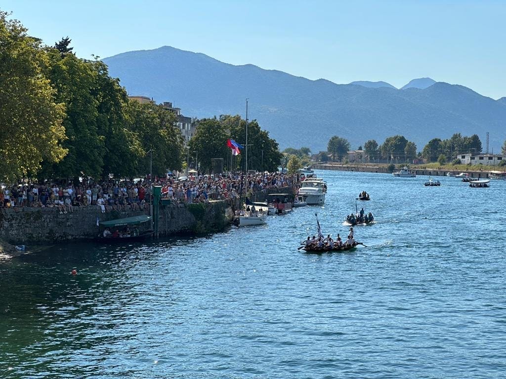 LUDILO NA NERETVI Održava se 26. Maraton lađa: Tijesna borba za veliki štit kneza Domagoja