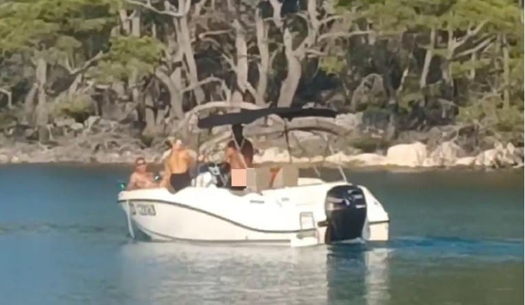 NEVJEROJATNI INCIDENT U DALMACIJI Gliserom ušao među kupače, pokazivao guzicu i vikao da je branitelj