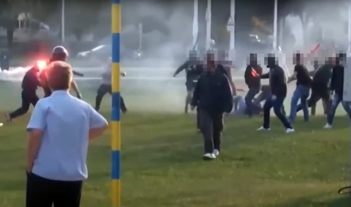 POD JAKOM POLICIJSKOM PRATNJOM Pripadnici BBB-a stigli na sud u Ateni