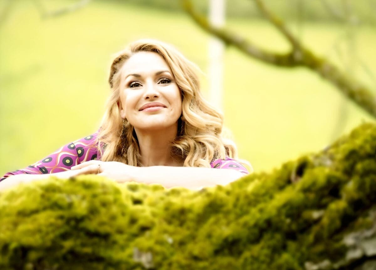 NE PROPUSTITE! Nina Ferić nastupa na Bolskom litu gdje predstavlja svjetski nagrađen album ”People, Places, Moments”