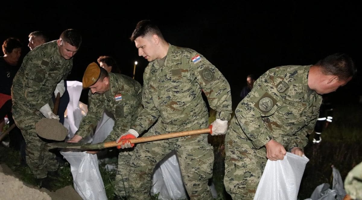 KRITIČNA SITUACIJA UZ DRAVU Mještanima pomaže 150 vojnika