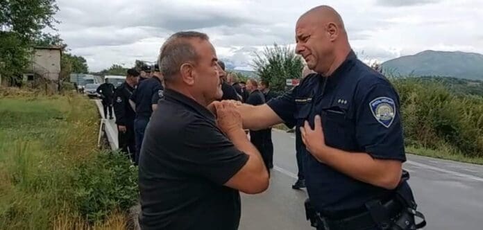 POLICIJA O INCIDENTU PRED KNINOM 'Vozač u koloni nije htio poslušati upozorenje i naredbu policijskih službenika'