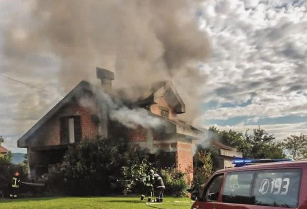 ČETIRI OSOBE POGINULE U POŽARU U SUSJEDSTVU Među njima troje maloljetnika