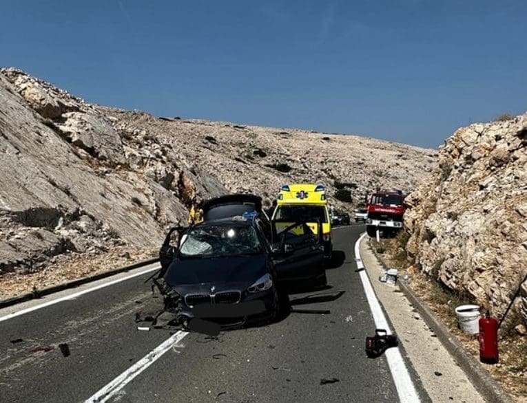 TEŠKA PROMETNA NA OTOKU Više ozlijeđenih osoba, dvije Hitne pomoći krenule bolnici
