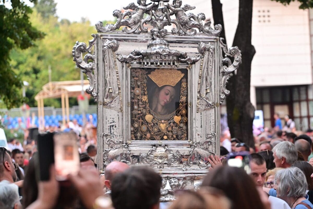 SNAGA VJERE Tisuće hodočasnika ništa ne može omesti od pješačenja Gospi Sinjskoj: "Kao da je ženu i mene pogledala i nagradila..."