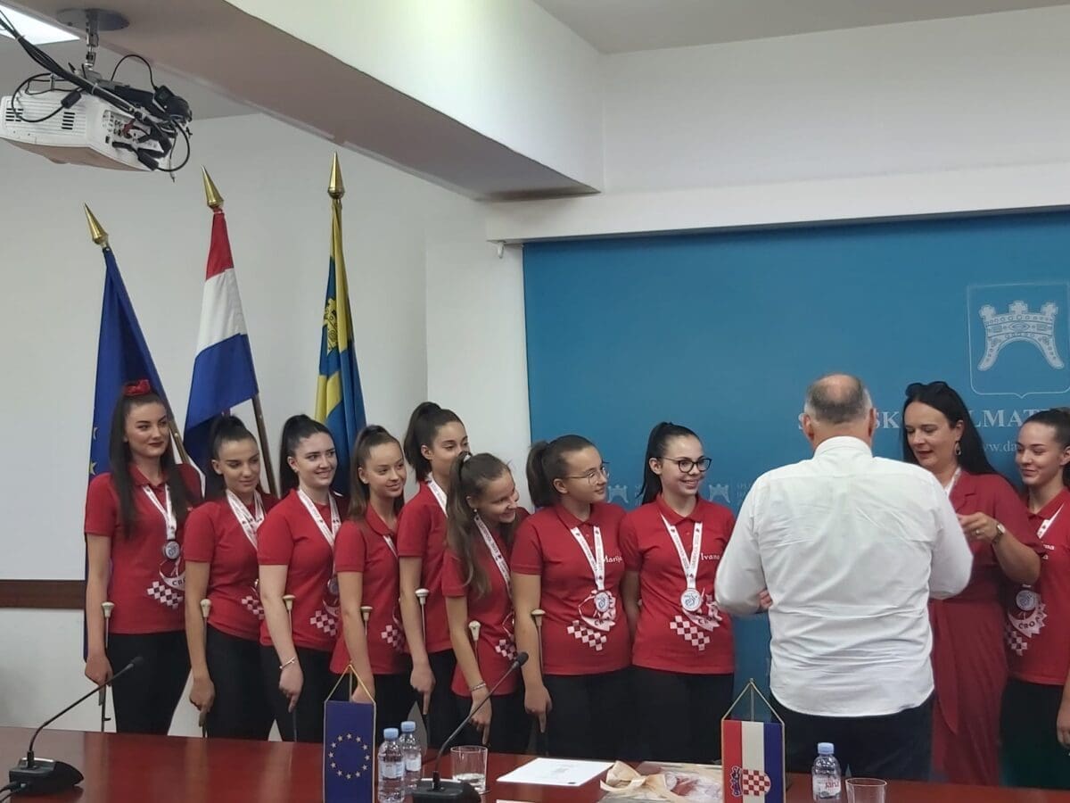 sinjske mazoretkinje 17