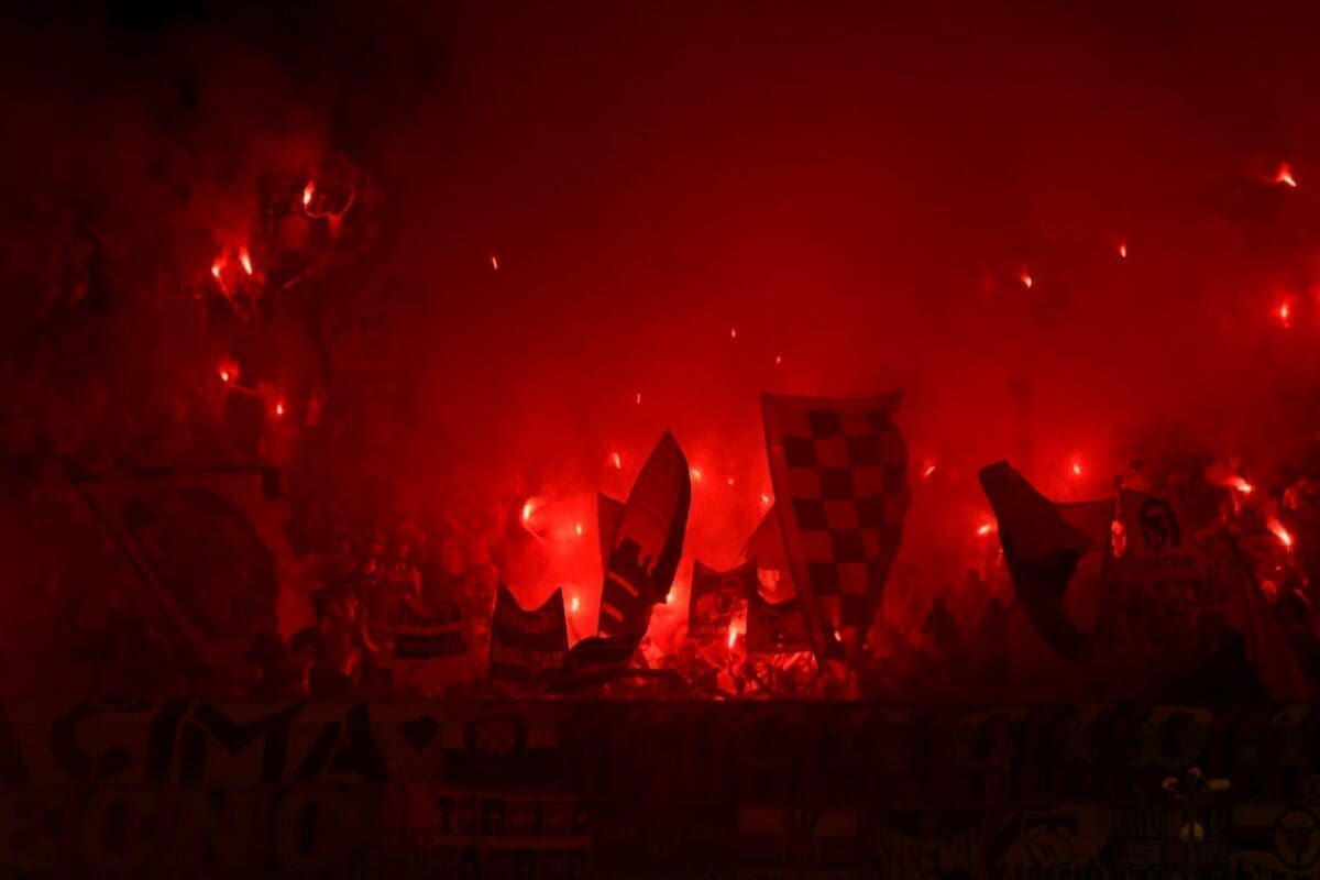 SJEVER POLJUDA GORI Hajduk vodi protiv Slavena, podrška s tribina sve jača