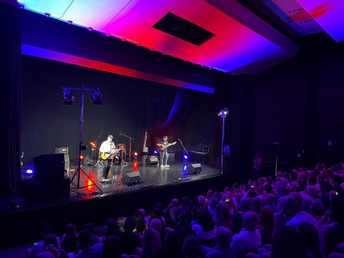 LORA KRCATA Stefanovski razludio splitsku publiku, rasplesali se uz najveće hitove