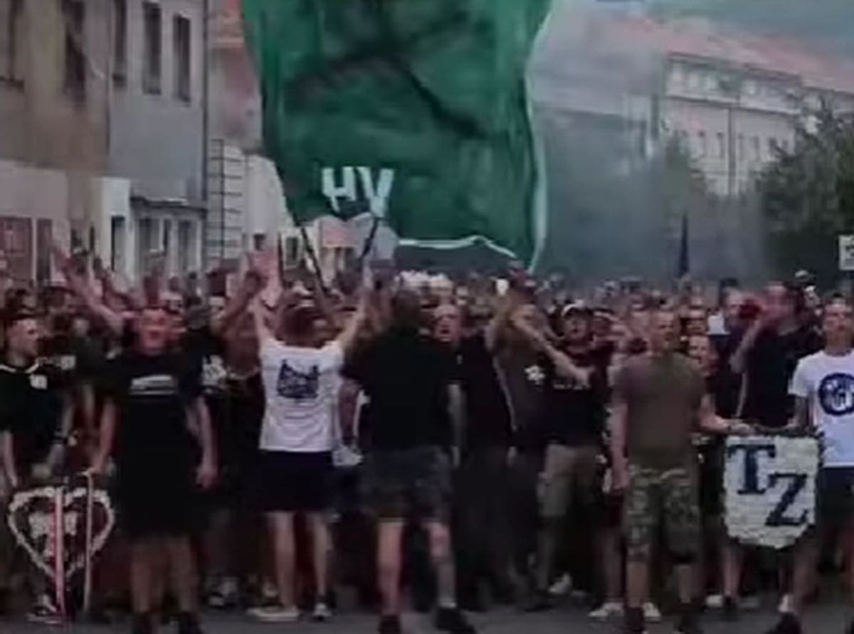 ZAJEDNO U KNINU Torcida i Tornado u mimohodu povodom Oluje