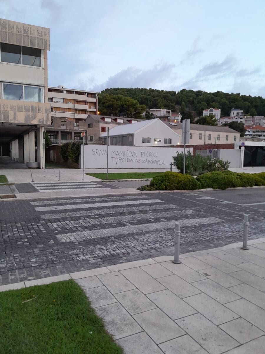 uvredljive poruke split 2 