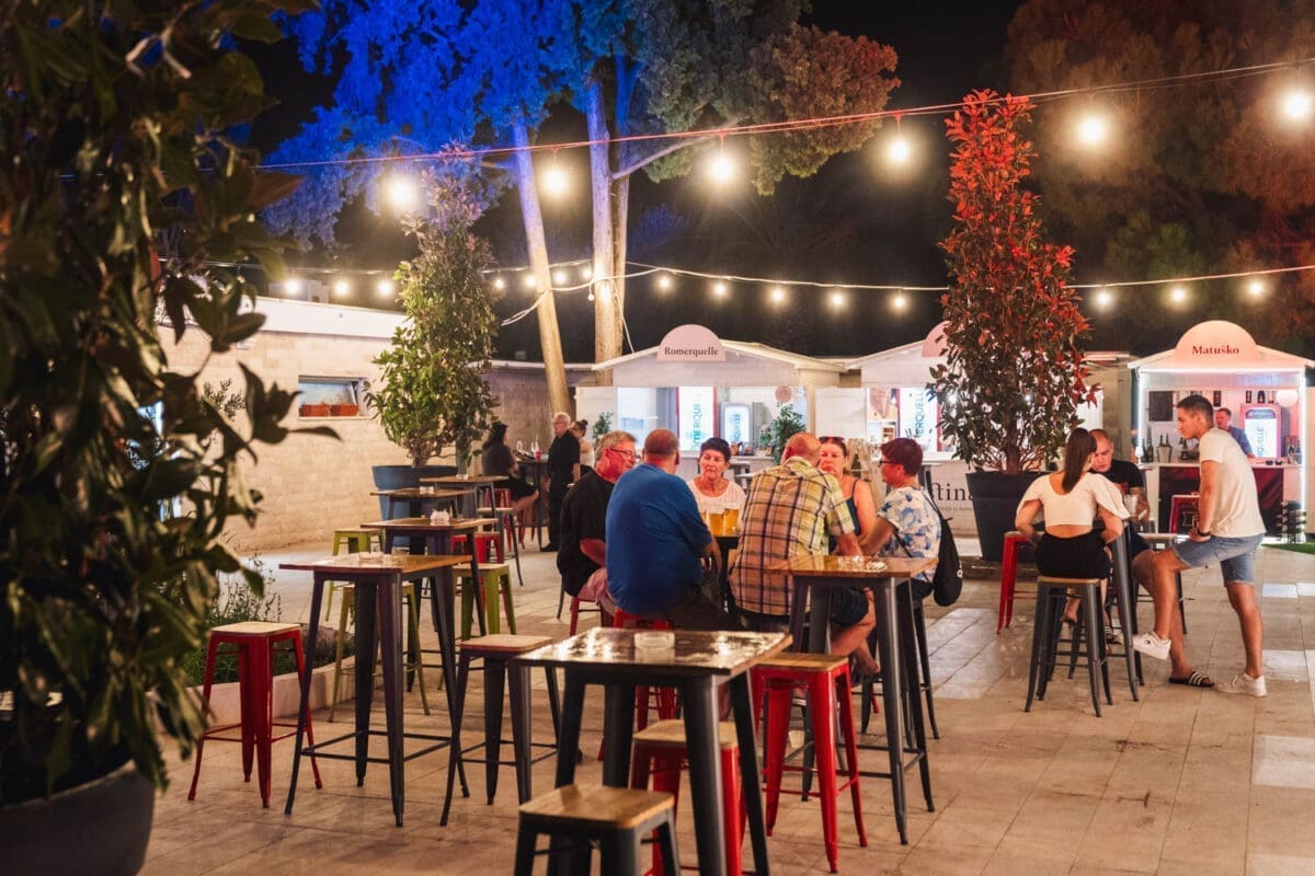 "VINSKI GRAD" PRVI PUT U SPLITU Ljubitelji otmjenog druženja moći će kušati fina vina iz svih hrvatskih regija