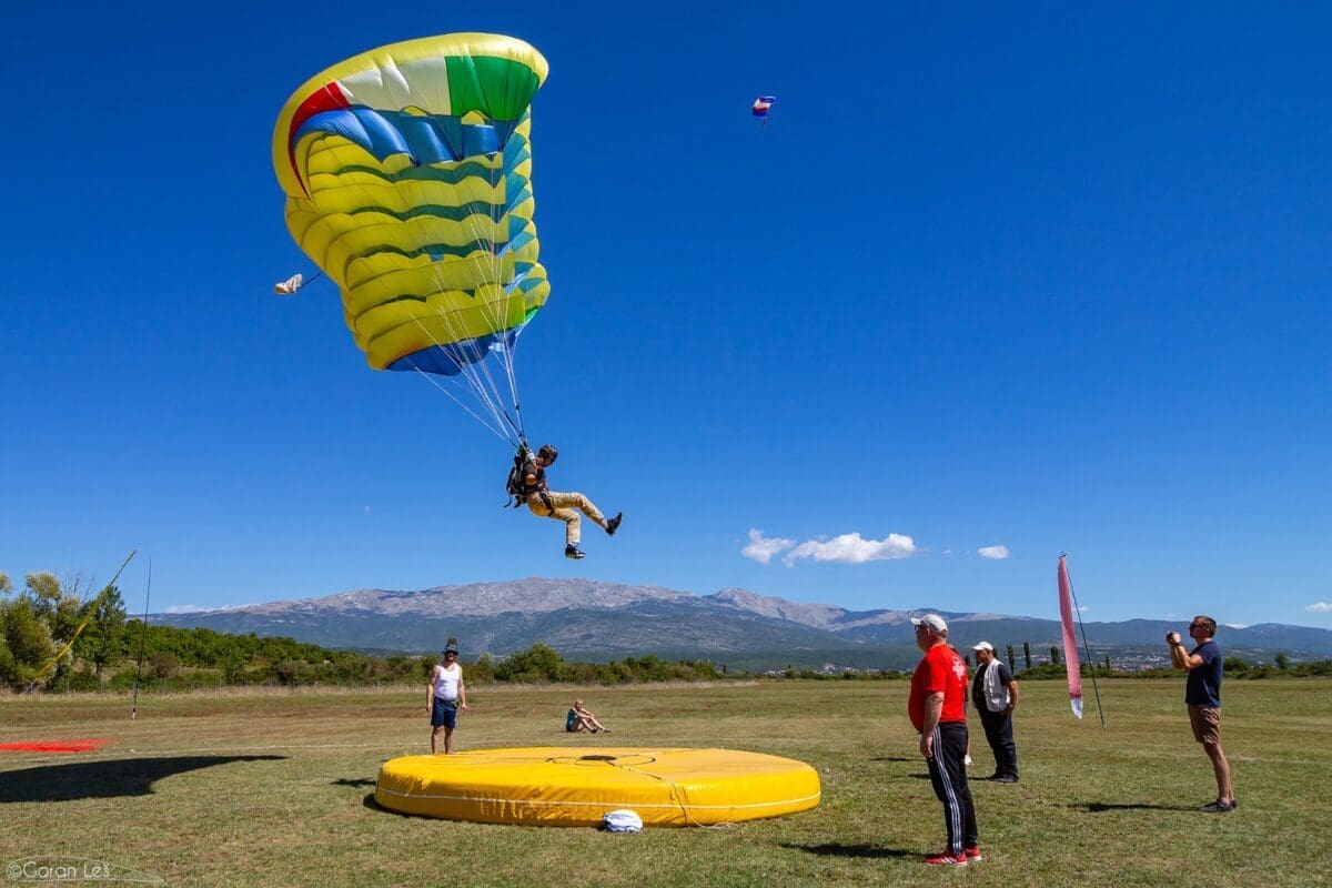 VIDEO Znate li kako izgleda padobranska Alka?