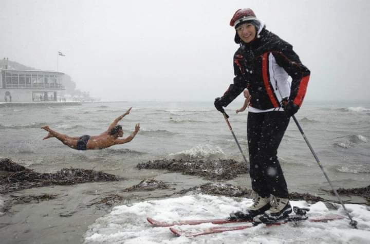 100 GODINA IGRANJA PICIGINA NA BAČVICAMA Što tek reći o onim neobičnim partijama što se odigravaju za zimskih dana pred očima prolaznika u kaputima...