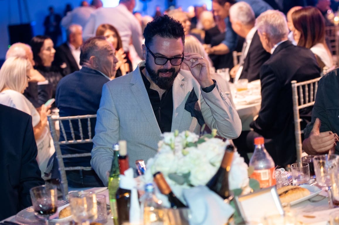 OTKRIVEN RAZLOG Evo zašto Petar Grašo nikad ne skida sunčane naočale