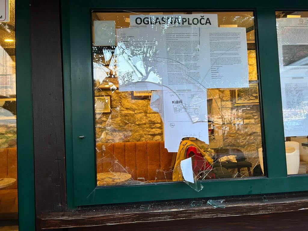 arbun oglasna razbijeno