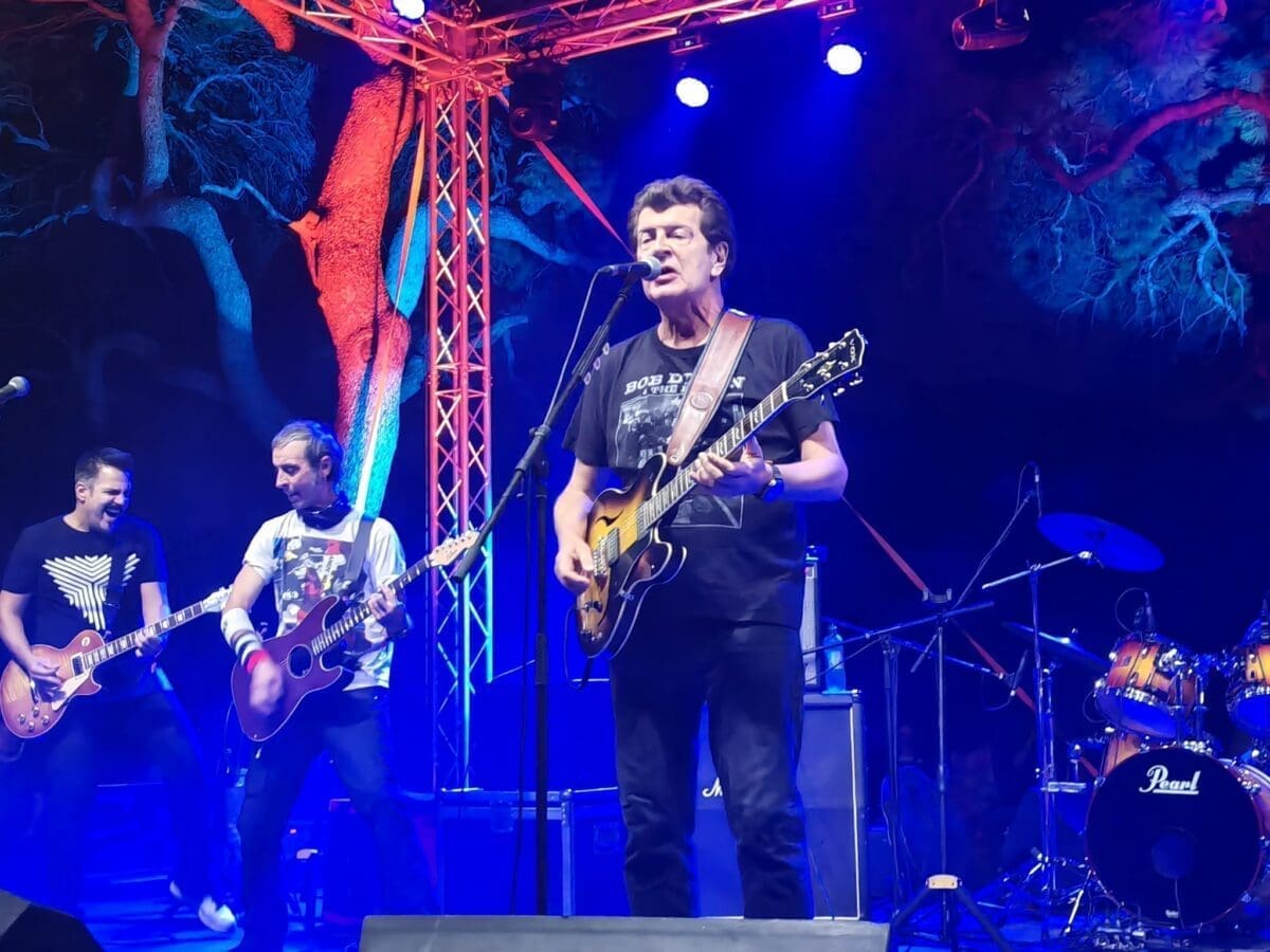 BAJAGA 'ZAPALIO' SUSTIPAN Hitovi su se redali kao na traci, publika glasno pjevala njegove najbolje pjesme...