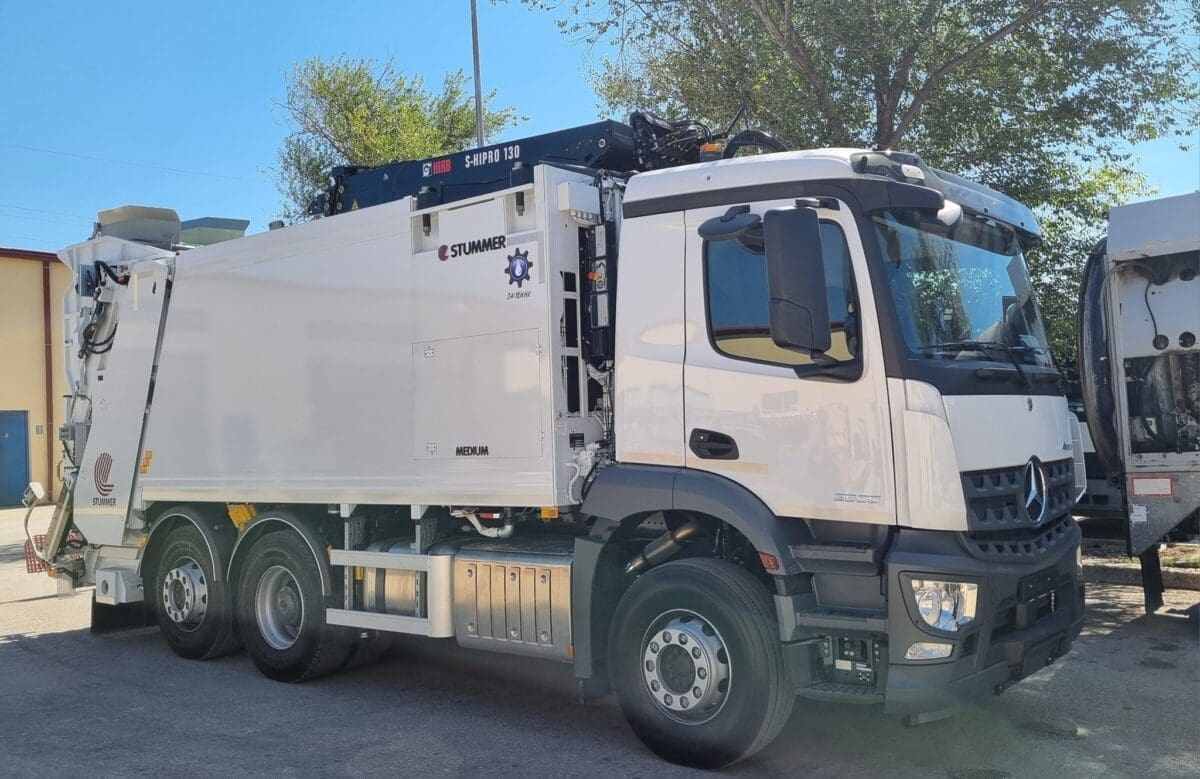 Čistoći Split isporučeno treće specijalno vozilo za pražnjenje polupodzemnih spremnika