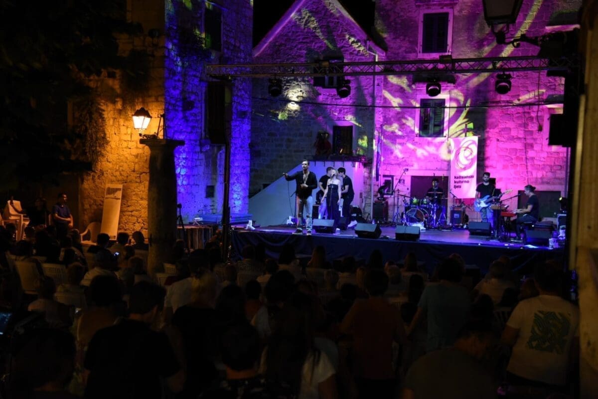 (FOTO) ZAVRŠNICA U VELIKOM STILU Kaštelansko kulturno ljeto: 72 događaja i bezbroj oduševljenih posjetitelja