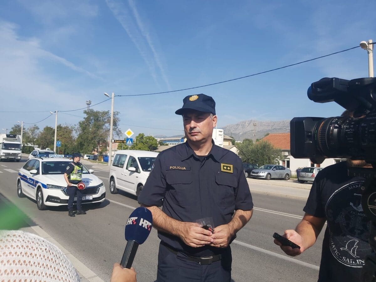 netko te ceka policija zaustavlja promet 1 