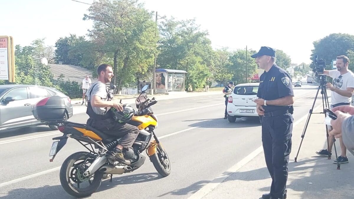 netko te ceka policija zaustavlja promet 3 